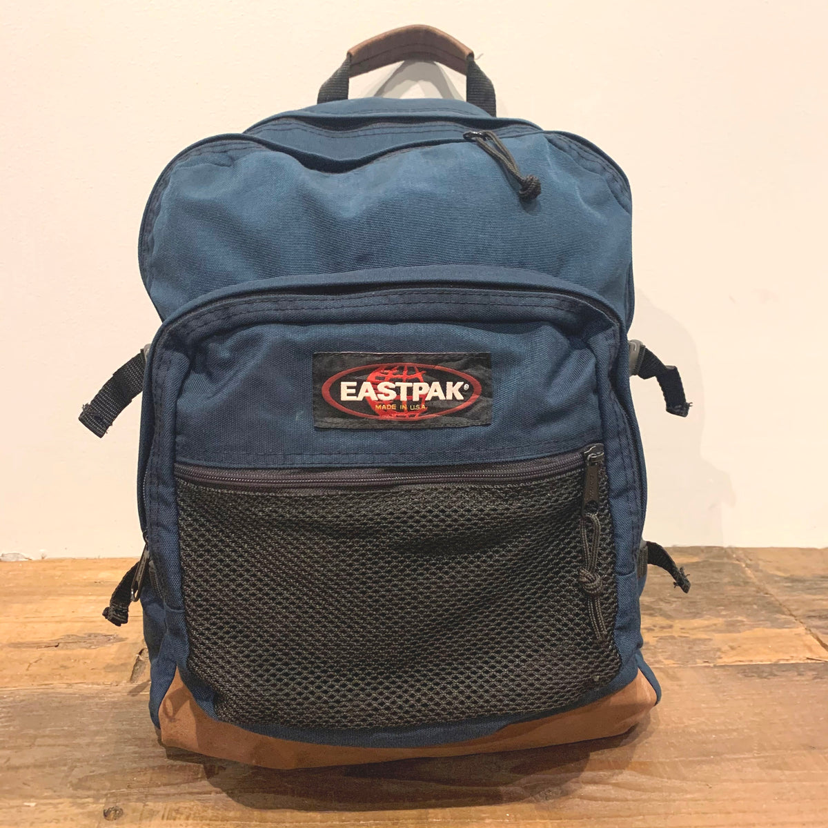 EASTPAKアメリカ製造 BEAMSがアメリカの学生向けに作られたEASTPAKの名作をアップデート